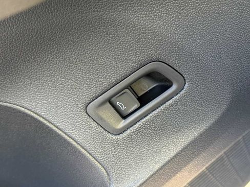 New 2026 Volkswagen Atlas Cross Sport SEL Premium R-Line image 9