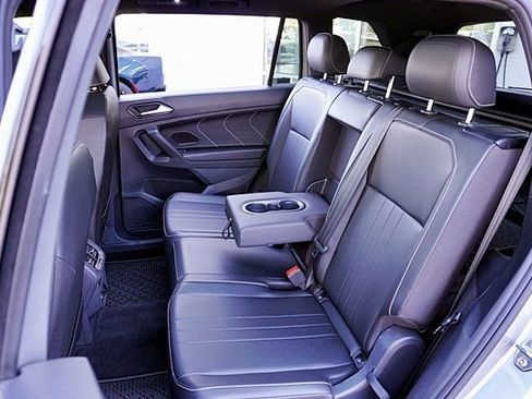 Used 2023 Volkswagen Tiguan SE R-Line image 18