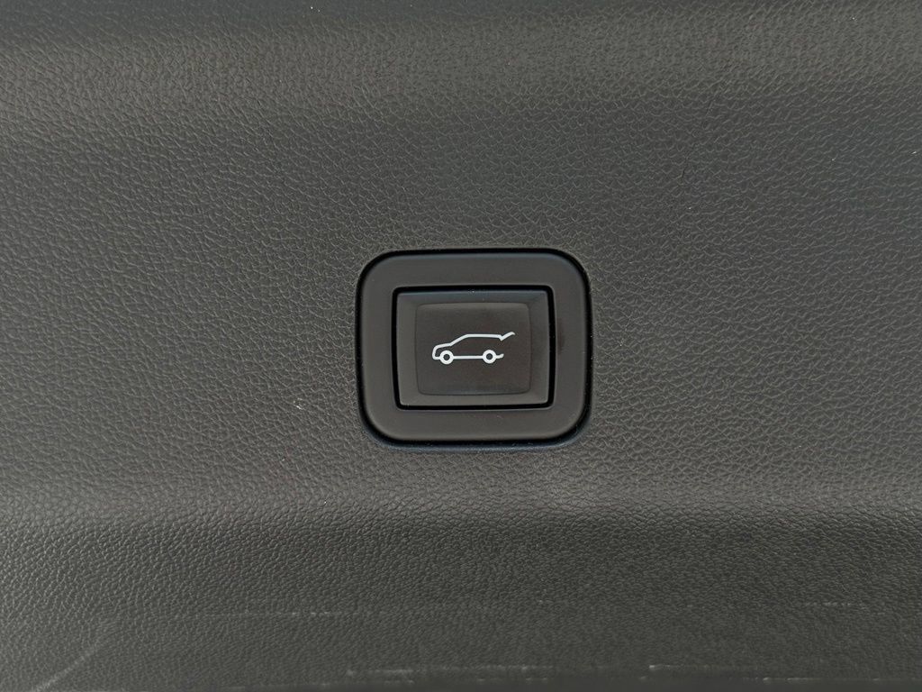 Used 2024 Chevrolet Suburban Z71 w/ Luxury Package AWD/4WD image 19