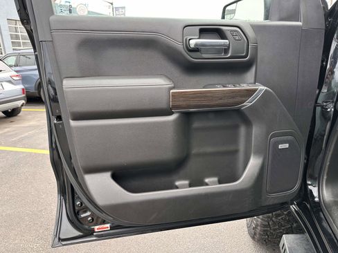 Used 2021 Chevrolet Silverado 1500 LT Trail Boss w/ Convenience Package II image 8