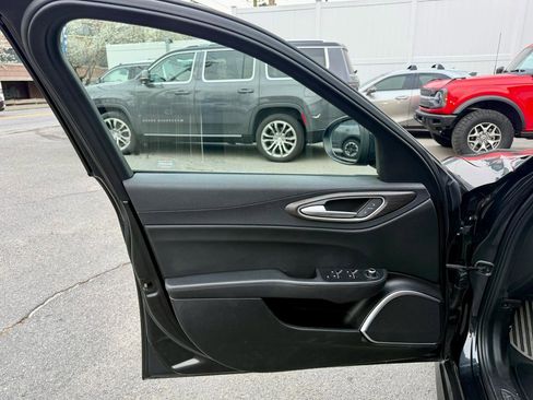 Used 2022 Alfa Romeo Giulia Ti image 15