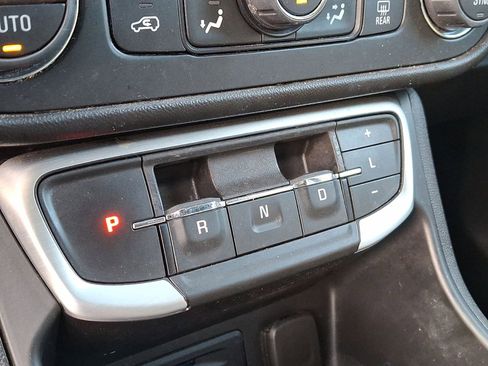 Used 2023 GMC Terrain SLT w/ Elevation Edition image 15