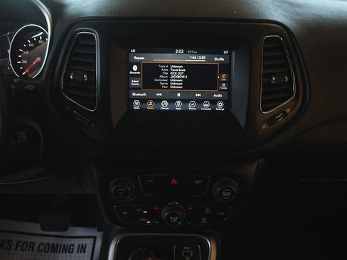 Used 2019 Jeep Compass Latitude image 24