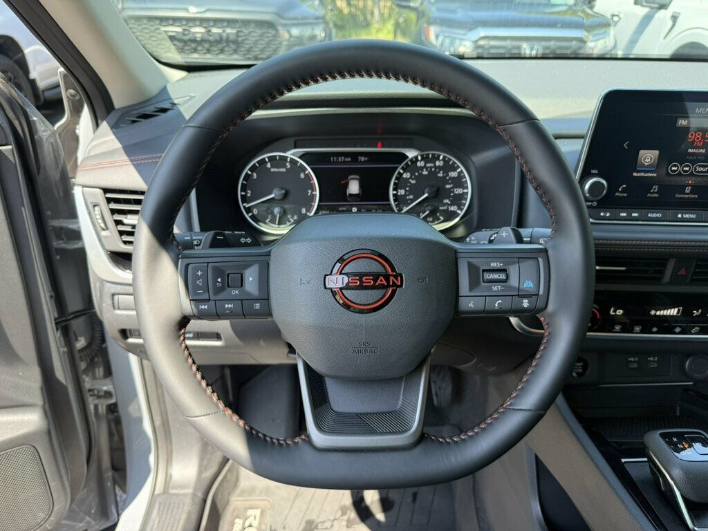 Used 2026 Nissan Rogue SV AWD/4WD image 5