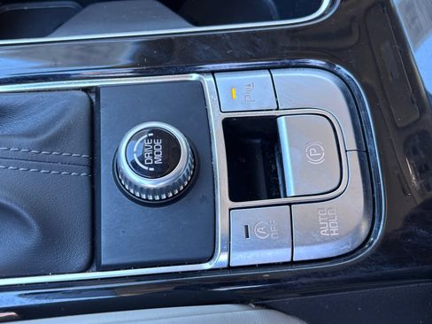 Used 2024 Kia Telluride EX w/ EX Captain's Chair Package FWD image 35
