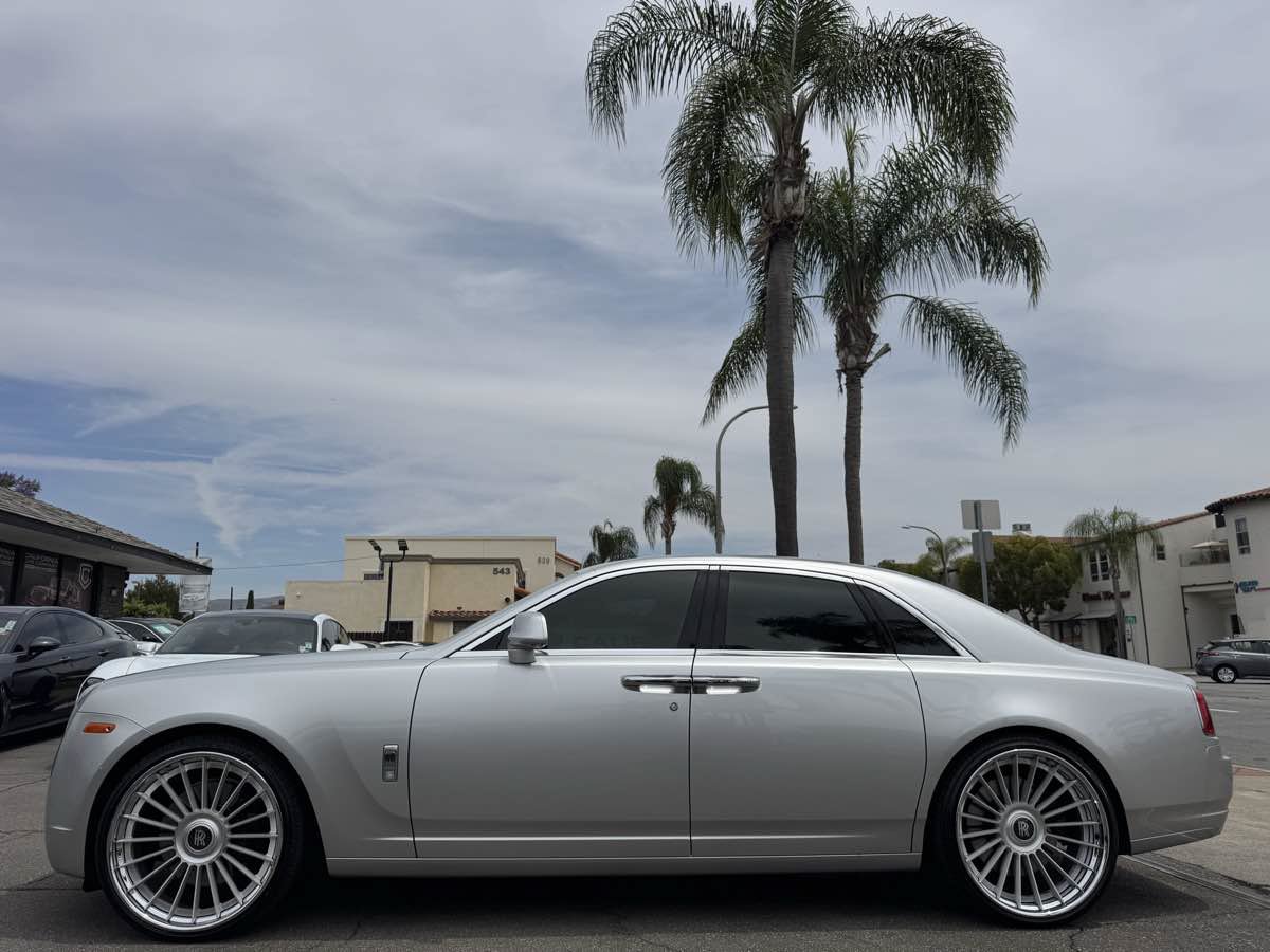 Used 2014 Rolls-Royce Ghost RWD image 2