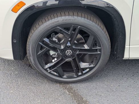 New 2026 Volkswagen Tiguan SE R-Line FWD image 12