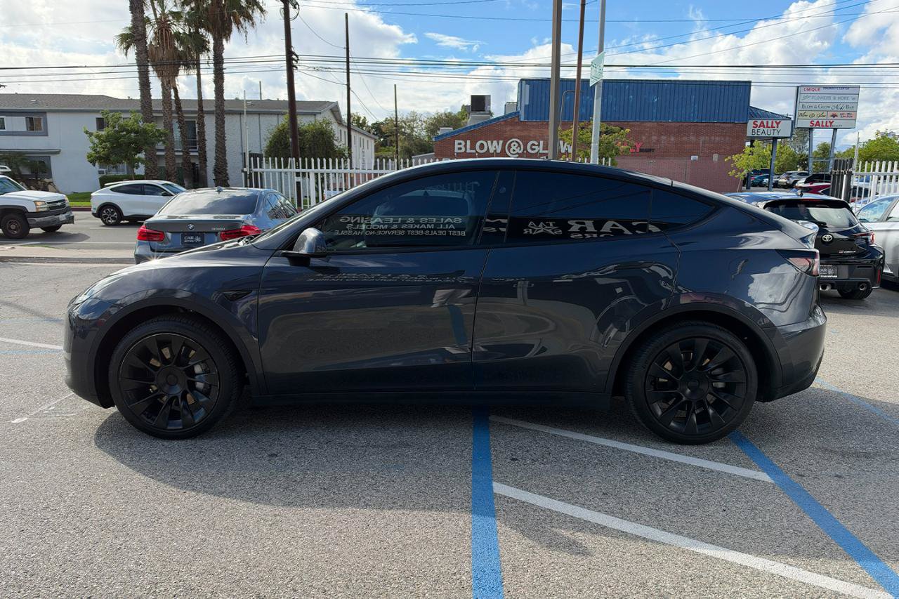 Used 2024 Tesla Model Y Long Range AWD/4WD image 10