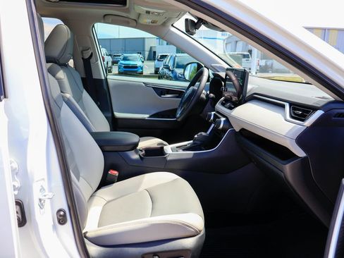 Used 2025 Toyota RAV4 Limited FWD image 10