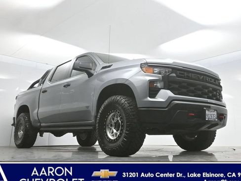 Used 2025 Chevrolet Silverado 1500 Custom Trail Boss w/ LPO, Dark Essentials Package AWD/4WD image 2