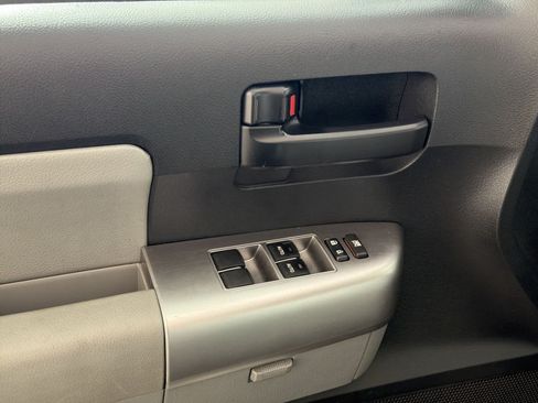 Used 2019 Toyota Sequoia SR5 AWD/4WD image 15