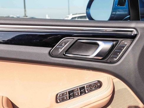 Used 2024 Porsche Macan image 27