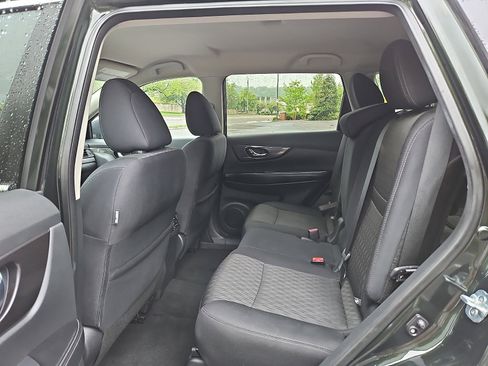 Used 2018 Nissan Rogue SV w/ Premium Package AWD/4WD image 10