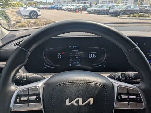 Used 2024 Kia Telluride EX w/ EX Captain's Chair Package FWD image 30