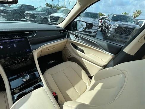 Certified 2022 Jeep Grand Cherokee L Limited RWD image 11