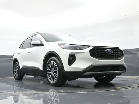 Used 2023 Ford Escape SE image 37