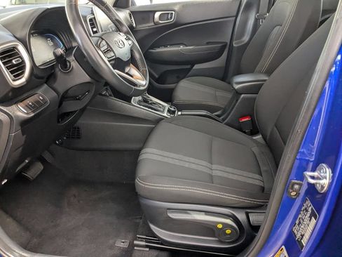 Used 2025 Hyundai Venue SEL FWD image 11