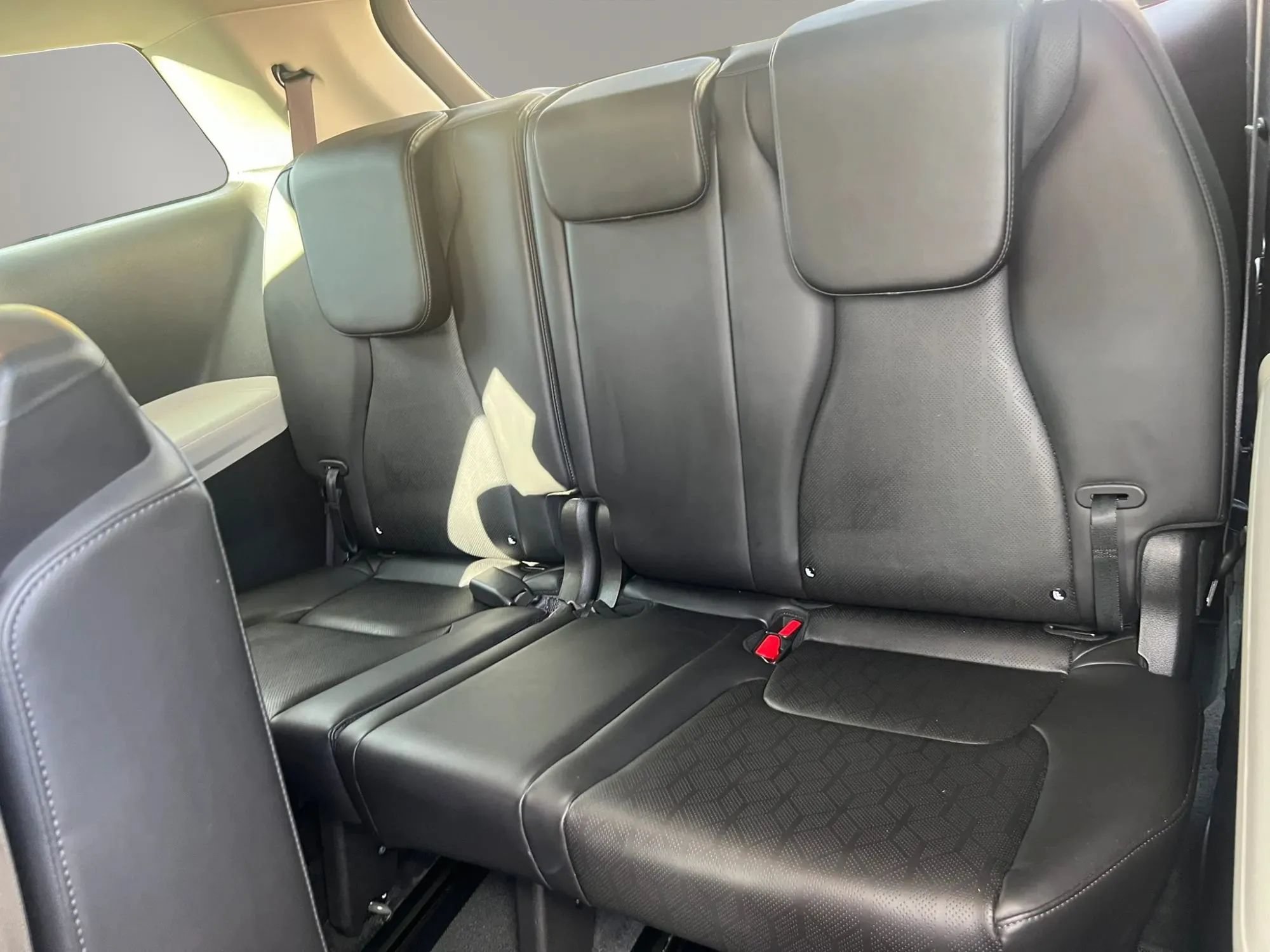 Used 2023 Kia Carnival LX FWD image 29