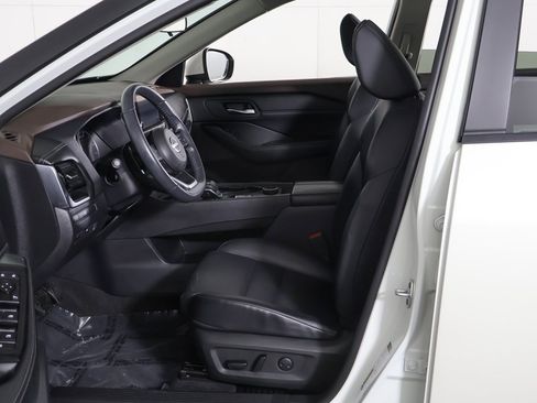 Used 2023 Nissan Rogue SV w/ SV Premium Package image 25