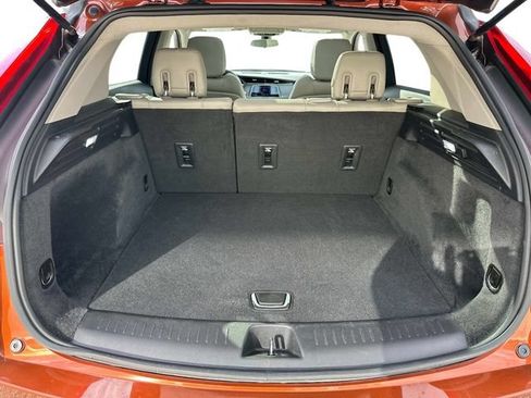 Used 2019 Cadillac XT4 Luxury w/ Cold Weather Package AWD/4WD image 9