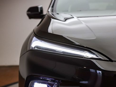 Used 2025 Buick Enclave Sport Touring w/ Power Package image 7