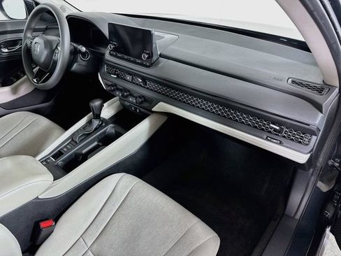 Certified 2023 Honda Accord EX image 32