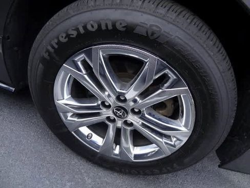 Used 2023 Toyota Sienna Platinum image 14