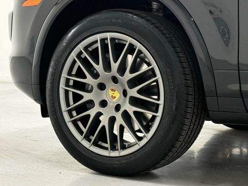 Used 2018 Porsche Cayenne Platinum Edition image 47