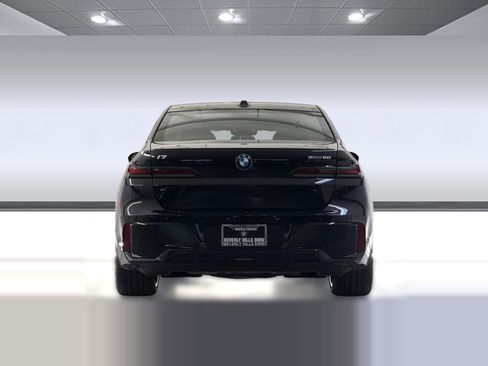 Used 2026 BMW i7 eDrive50 w/ M Sport Package RWD image 10