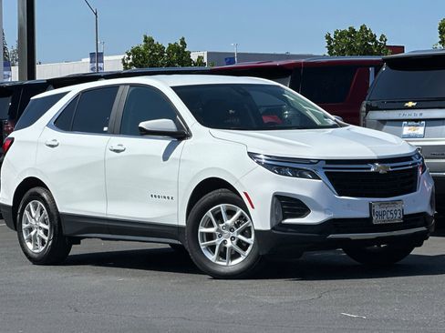 Used 2024 Chevrolet Equinox LT image 2