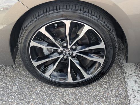 Used 2017 Toyota Corolla SE w/ SE Premium Package FWD image 21