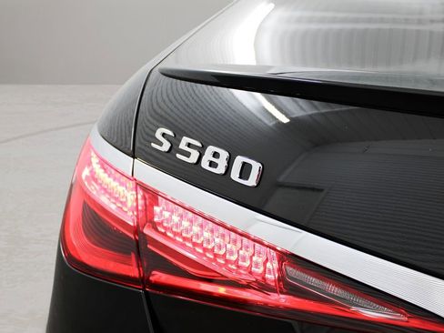 Used 2025 Mercedes-Benz S 580 4MATIC Sedan image 31