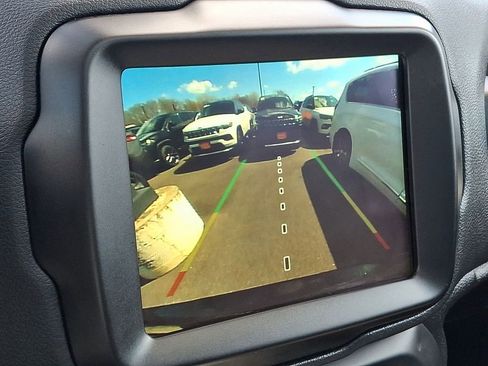 Certified 2022 Jeep Renegade Limited w/ Sun, Sound & Wheels Group image 20