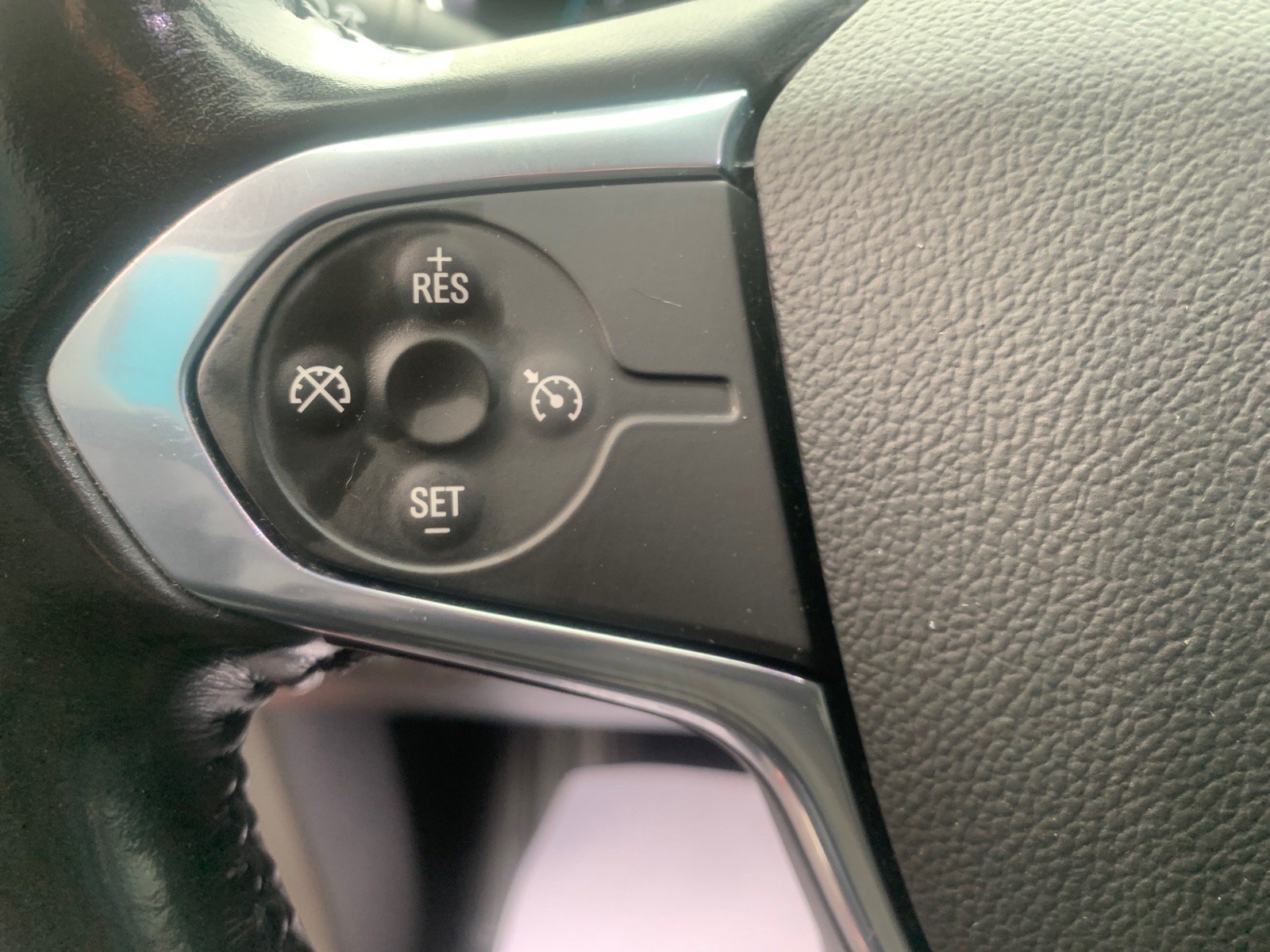 Used 2021 Chevrolet Traverse LT FWD image 14
