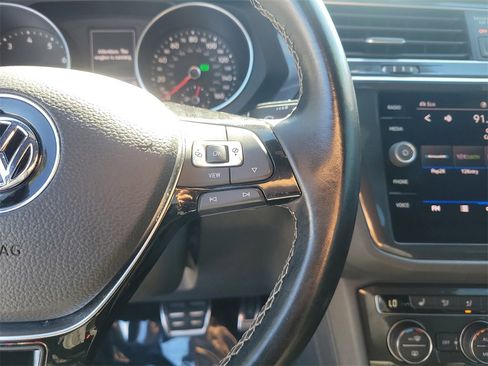 Used 2021 Volkswagen Tiguan SE R-Line image 27