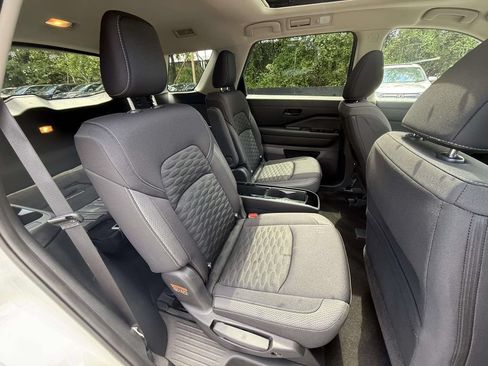 Used 2023 Nissan Pathfinder SV w/ SV Premium Package AWD/4WD image 10