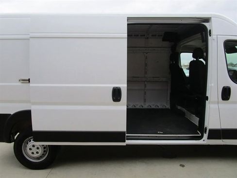 Used 2025 RAM ProMaster 2500 w/ Convenience Group FWD image 16