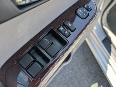 Used 2012 Toyota Camry XLE FWD image 13