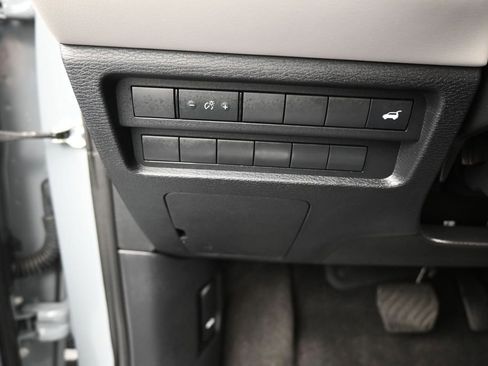 Used 2025 Mitsubishi Outlander SE FWD image 37
