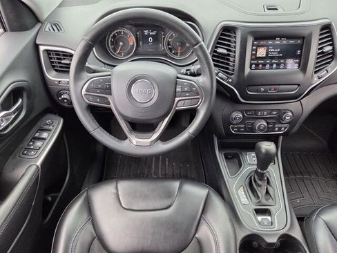 Used 2019 Jeep Cherokee Latitude Plus FWD image 12