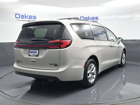 Used 2021 Chrysler Pacifica Limited w/ S Appearance Package AWD/4WD image 8