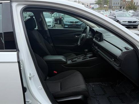 Used 2023 Honda Accord EX image 9