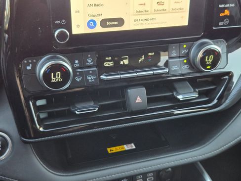 Used 2024 Toyota Highlander XSE image 20