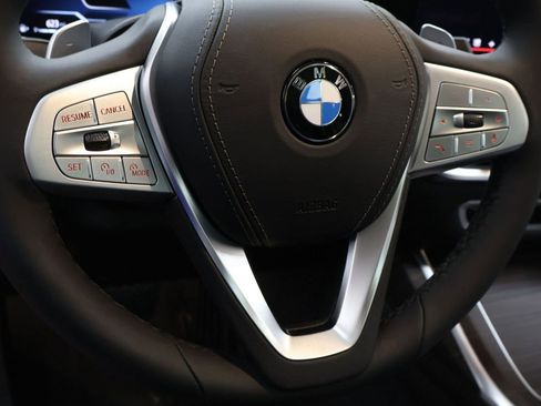 Used 2025 BMW X7 xDrive40i w/ Premium Package image 17