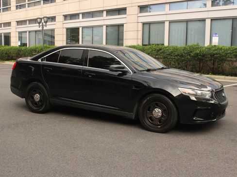 Used 2015 Ford Taurus Police Interceptor FWD image 2