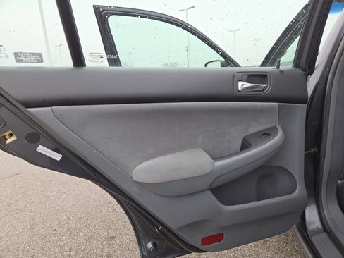 Used 2005 Honda Accord LX image 22