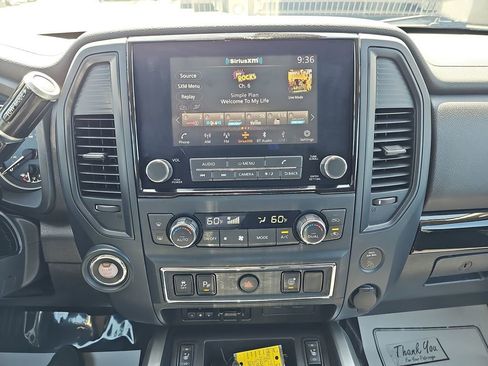 Used 2024 Nissan Titan SV w/ SV Convenience Package RWD image 23