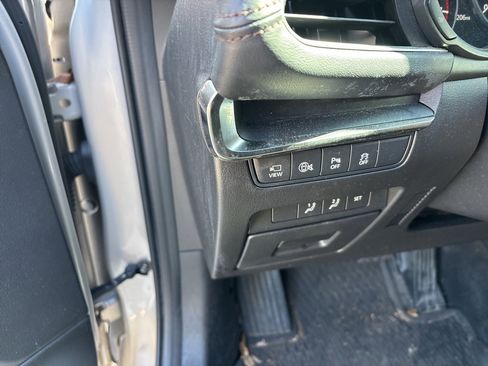 Used 2024 MAZDA MAZDA3 Hatchback w/Premium Plus Pkg image 8