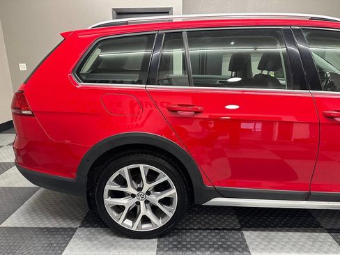 Used 2017 Volkswagen Golf Alltrack SEL image 9