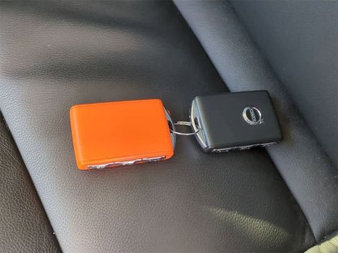 Used 2023 Volvo XC40 B5 Ultimate w/ Protection Package Premier image 34